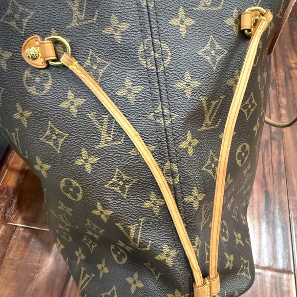 Louis Vuitton Neverfull MM - Picture 4 of 12